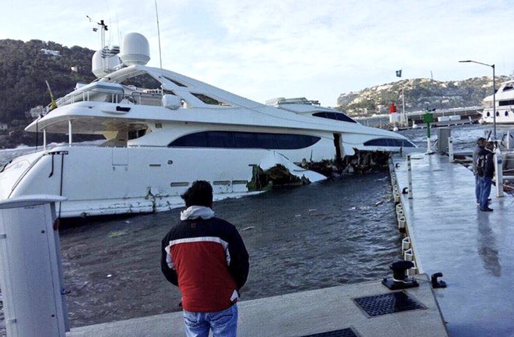 yacht-crash